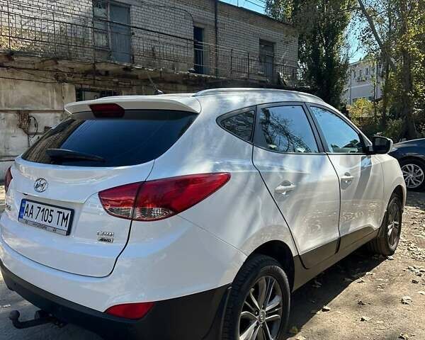 Білий Хендай іх35, об'ємом двигуна 2 л та пробігом 160 тис. км за 12500 $, фото 3 на Automoto.ua