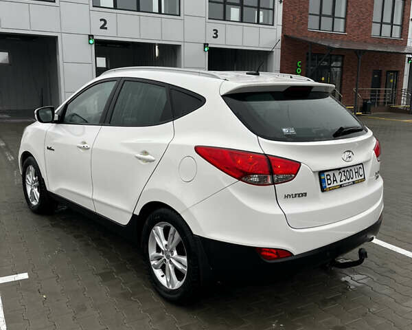 Білий Хендай іх35, об'ємом двигуна 1.69 л та пробігом 220 тис. км за 13300 $, фото 4 на Automoto.ua