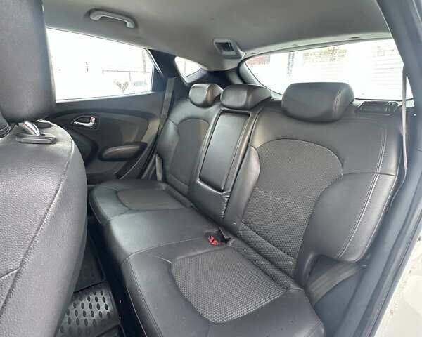 Белый Хендай их35, объемом двигателя 2 л и пробегом 236 тыс. км за 11700 $, фото 15 на Automoto.ua