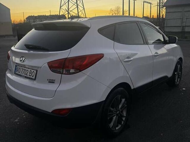 Белый Хендай их35, объемом двигателя 2 л и пробегом 126 тыс. км за 14500 $, фото 5 на Automoto.ua