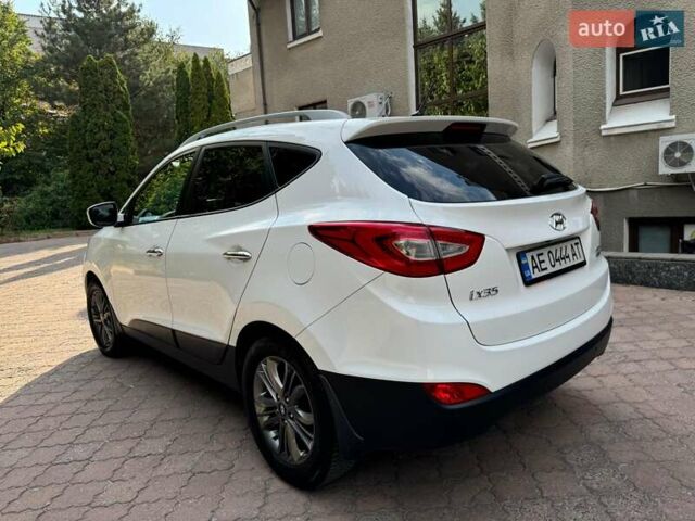 Белый Хендай их35, объемом двигателя 2 л и пробегом 108 тыс. км за 14299 $, фото 3 на Automoto.ua
