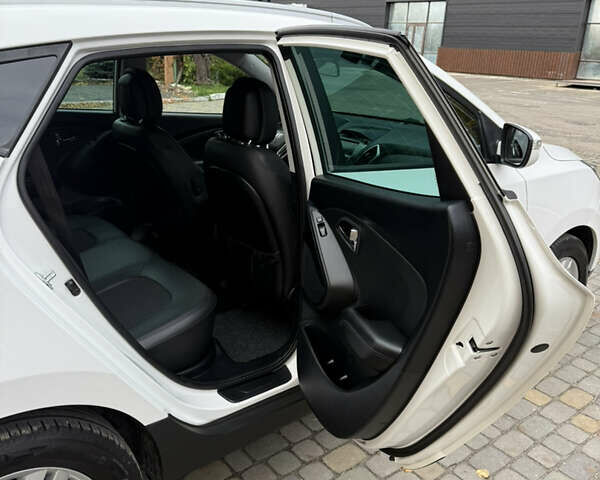 Білий Хендай іх35, об'ємом двигуна 2 л та пробігом 180 тис. км за 16300 $, фото 66 на Automoto.ua