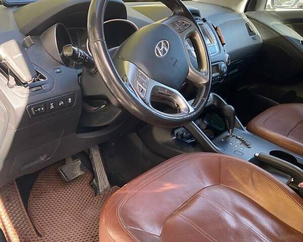 Білий Хендай іх35, об'ємом двигуна 2 л та пробігом 176 тис. км за 14700 $, фото 6 на Automoto.ua