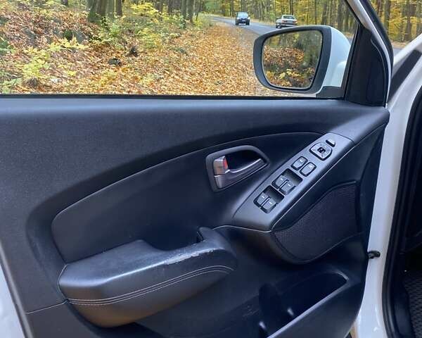 Хендай их35 2013 в Львове на Automoto.ua Белый Хендай их35, объемом двигателя 2 л и пробегом 297 тыс. км за 10800 $, фото 18 на Automoto.ua