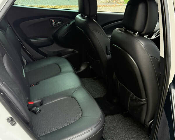 Білий Хендай іх35, об'ємом двигуна 2 л та пробігом 180 тис. км за 16300 $, фото 72 на Automoto.ua