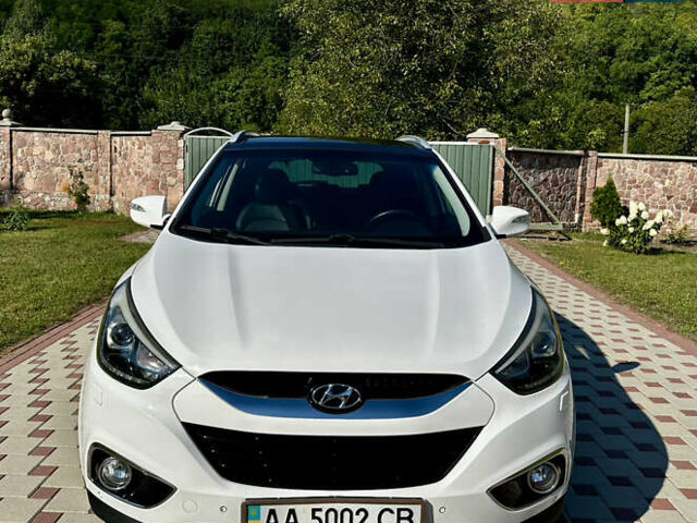 Білий Хендай іх35, об'ємом двигуна 2 л та пробігом 144 тис. км за 16000 $, фото 11 на Automoto.ua