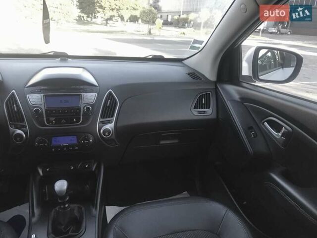 Білий Хендай іх35, об'ємом двигуна 1.7 л та пробігом 187 тис. км за 11985 $, фото 12 на Automoto.ua
