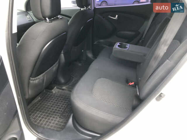 Белый Хендай их35, объемом двигателя 2 л и пробегом 120 тыс. км за 13500 $, фото 10 на Automoto.ua