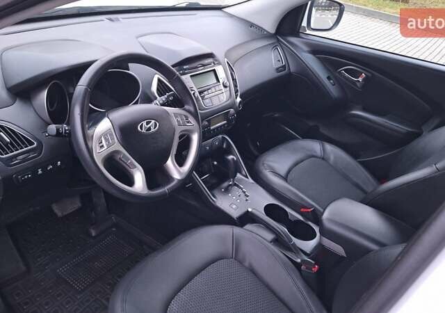 Білий Хендай іх35, об'ємом двигуна 2 л та пробігом 208 тис. км за 13999 $, фото 13 на Automoto.ua