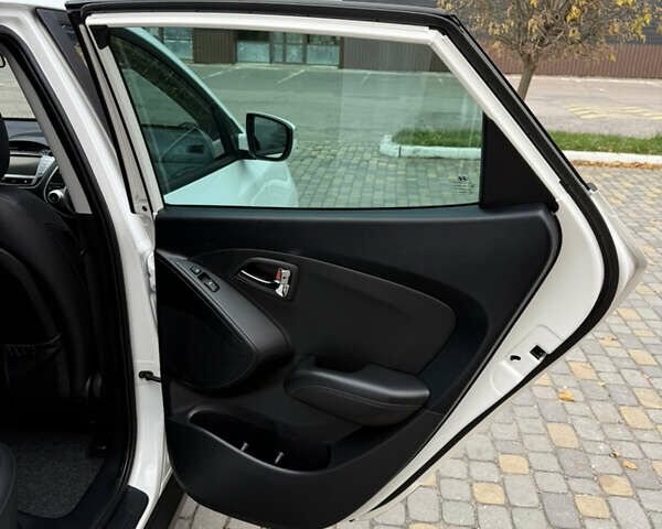 Білий Хендай іх35, об'ємом двигуна 2 л та пробігом 180 тис. км за 16300 $, фото 67 на Automoto.ua