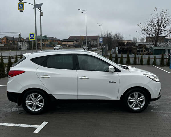 Білий Хендай іх35, об'ємом двигуна 1.69 л та пробігом 220 тис. км за 13300 $, фото 7 на Automoto.ua