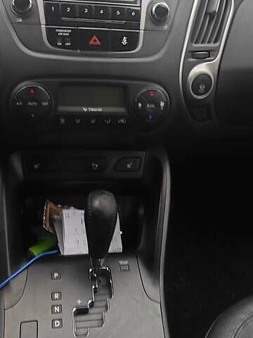 Білий Хендай іх35, об'ємом двигуна 2 л та пробігом 138 тис. км за 13500 $, фото 10 на Automoto.ua