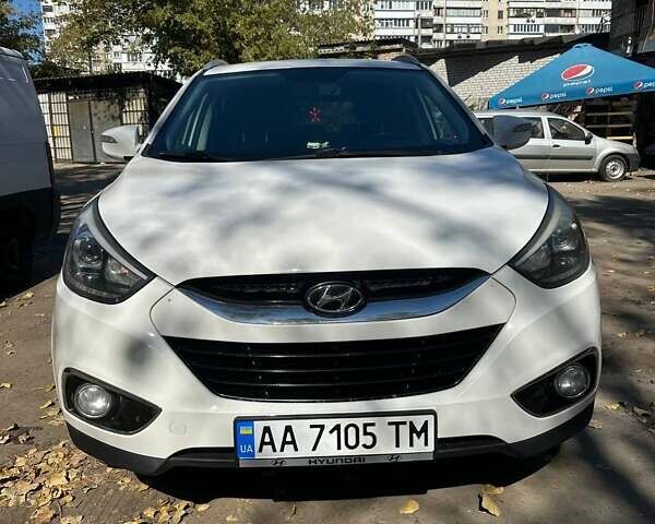 Білий Хендай іх35, об'ємом двигуна 2 л та пробігом 160 тис. км за 12500 $, фото 1 на Automoto.ua