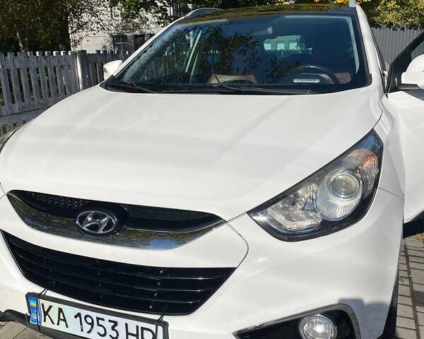 Білий Хендай іх35, об'ємом двигуна 2 л та пробігом 176 тис. км за 14700 $, фото 4 на Automoto.ua