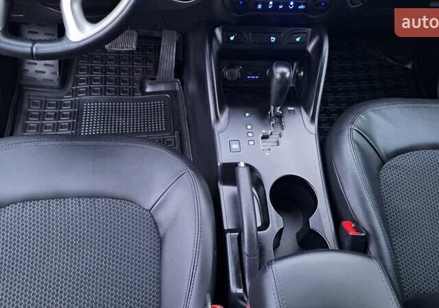 Білий Хендай іх35, об'ємом двигуна 2 л та пробігом 208 тис. км за 13999 $, фото 27 на Automoto.ua