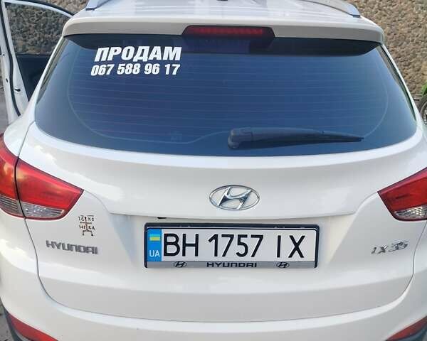 Белый Хендай их35, объемом двигателя 2 л и пробегом 190 тыс. км за 13300 $, фото 4 на Automoto.ua