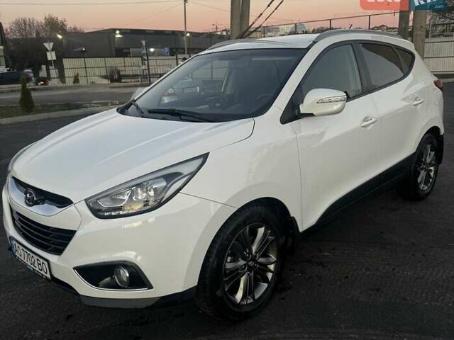 Белый Хендай их35, объемом двигателя 2 л и пробегом 126 тыс. км за 14500 $, фото 2 на Automoto.ua