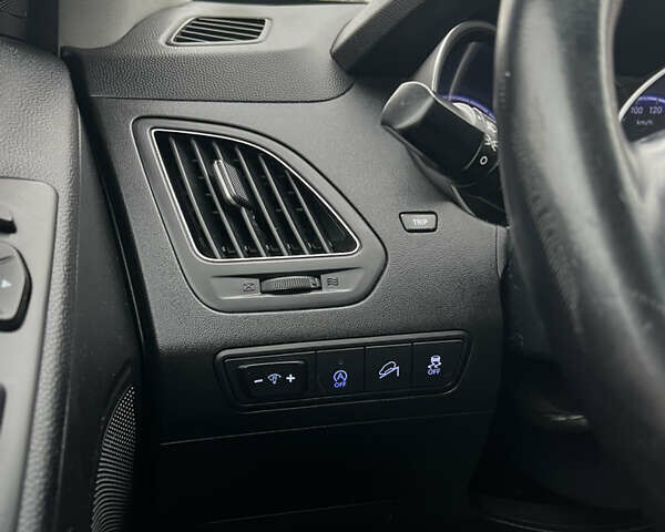 Білий Хендай іх35, об'ємом двигуна 1.69 л та пробігом 220 тис. км за 13300 $, фото 13 на Automoto.ua