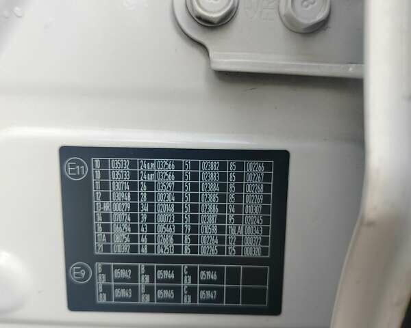 Белый Хендай их35, объемом двигателя 2 л и пробегом 190 тыс. км за 13300 $, фото 3 на Automoto.ua