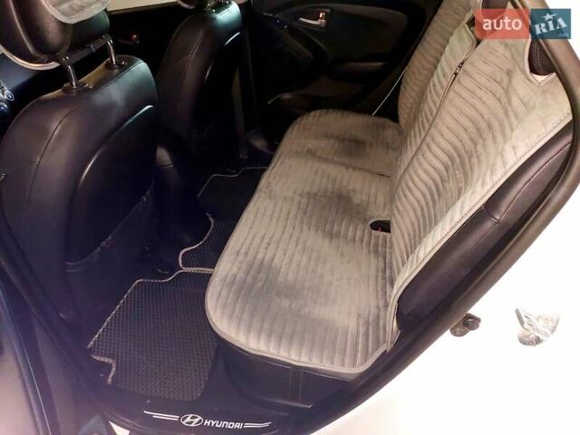 Білий Хендай іх35, об'ємом двигуна 1.69 л та пробігом 218 тис. км за 13800 $, фото 7 на Automoto.ua