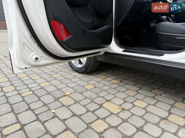 Білий Хендай іх35, об'ємом двигуна 2 л та пробігом 180 тис. км за 16300 $, фото 87 на Automoto.ua