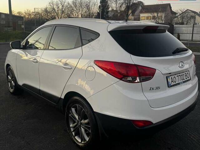 Белый Хендай их35, объемом двигателя 2 л и пробегом 126 тыс. км за 14500 $, фото 3 на Automoto.ua