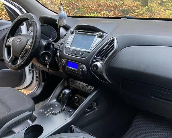 Хендай их35 2013 в Львове на Automoto.ua Белый Хендай их35, объемом двигателя 2 л и пробегом 297 тыс. км за 10800 $, фото 28 на Automoto.ua