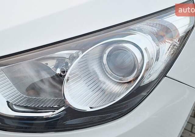 Білий Хендай іх35, об'ємом двигуна 2 л та пробігом 208 тис. км за 13999 $, фото 34 на Automoto.ua