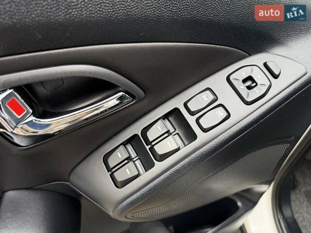 Білий Хендай іх35, об'ємом двигуна 2 л та пробігом 180 тис. км за 16300 $, фото 92 на Automoto.ua