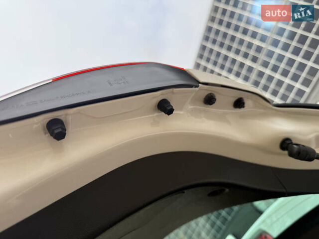 Білий Хендай іх35, об'ємом двигуна 2 л та пробігом 180 тис. км за 16300 $, фото 50 на Automoto.ua