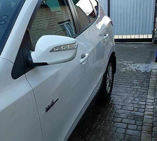 Білий Хендай іх35, об'ємом двигуна 1.69 л та пробігом 218 тис. км за 13800 $, фото 1 на Automoto.ua