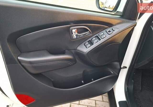 Білий Хендай іх35, об'ємом двигуна 2 л та пробігом 208 тис. км за 13999 $, фото 1 на Automoto.ua