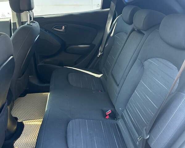 Білий Хендай іх35, об'ємом двигуна 2 л та пробігом 160 тис. км за 12500 $, фото 7 на Automoto.ua