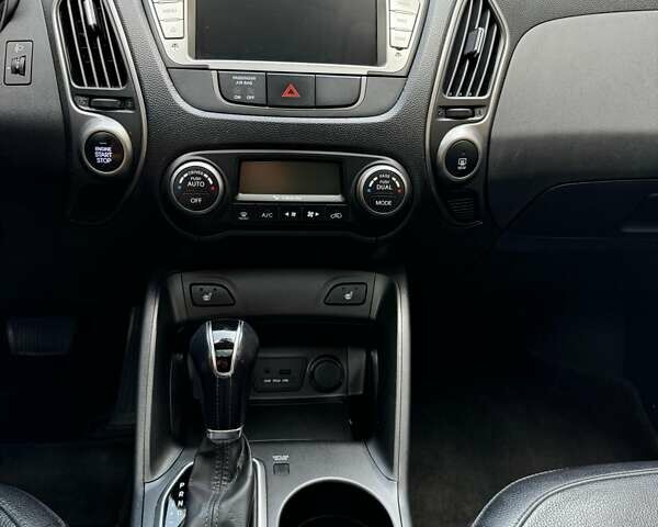 Белый Хендай их35, объемом двигателя 2 л и пробегом 108 тыс. км за 14299 $, фото 1 на Automoto.ua