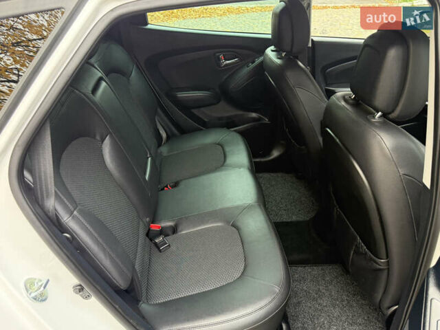 Білий Хендай іх35, об'ємом двигуна 2 л та пробігом 180 тис. км за 16300 $, фото 73 на Automoto.ua