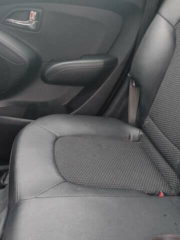 Білий Хендай іх35, об'ємом двигуна 2 л та пробігом 138 тис. км за 13500 $, фото 8 на Automoto.ua