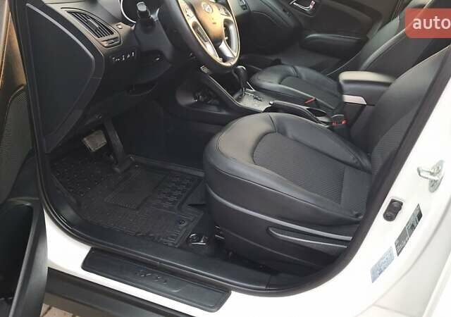 Білий Хендай іх35, об'ємом двигуна 2 л та пробігом 208 тис. км за 13999 $, фото 2 на Automoto.ua