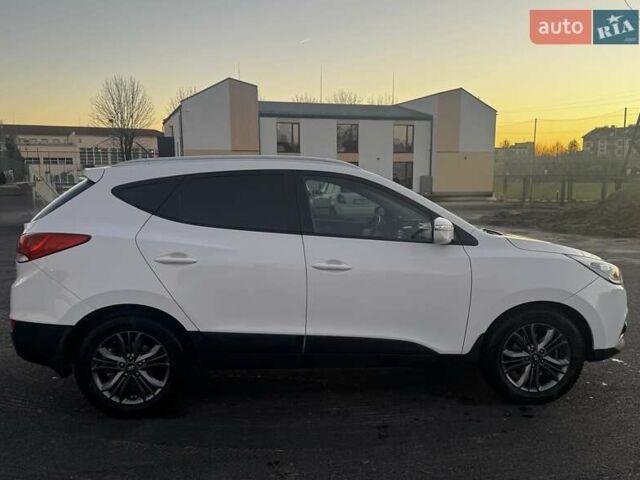 Белый Хендай их35, объемом двигателя 2 л и пробегом 126 тыс. км за 14500 $, фото 6 на Automoto.ua