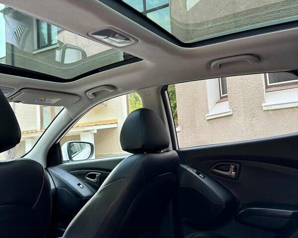 Белый Хендай их35, объемом двигателя 2 л и пробегом 108 тыс. км за 14299 $, фото 11 на Automoto.ua