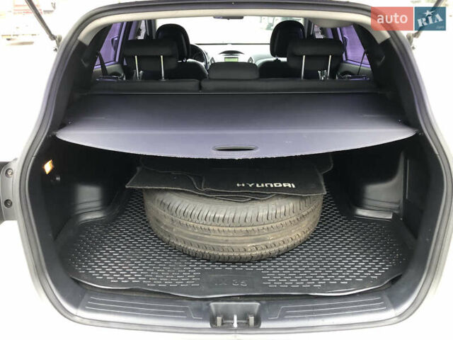 Белый Хендай их35, объемом двигателя 2 л и пробегом 120 тыс. км за 13500 $, фото 12 на Automoto.ua