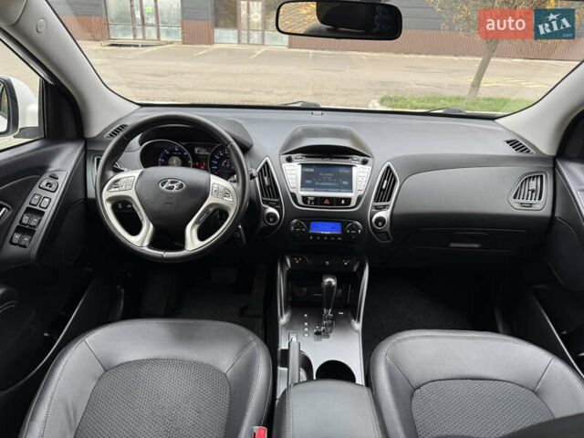 Білий Хендай іх35, об'ємом двигуна 2 л та пробігом 180 тис. км за 16300 $, фото 4 на Automoto.ua