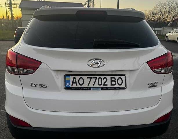 Белый Хендай их35, объемом двигателя 2 л и пробегом 126 тыс. км за 14500 $, фото 4 на Automoto.ua