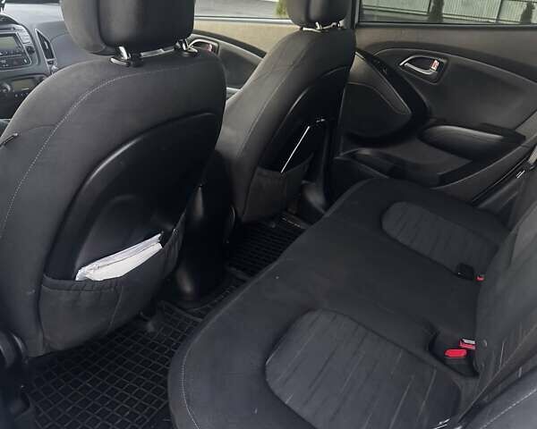 Белый Хендай их35, объемом двигателя 2 л и пробегом 126 тыс. км за 14500 $, фото 9 на Automoto.ua