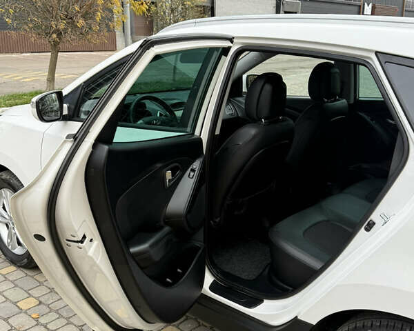 Білий Хендай іх35, об'ємом двигуна 2 л та пробігом 180 тис. км за 16300 $, фото 76 на Automoto.ua
