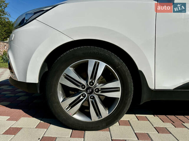 Білий Хендай іх35, об'ємом двигуна 2 л та пробігом 144 тис. км за 16000 $, фото 10 на Automoto.ua