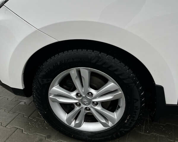 Білий Хендай іх35, об'ємом двигуна 1.69 л та пробігом 220 тис. км за 13300 $, фото 8 на Automoto.ua