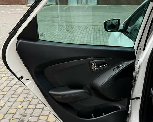 Білий Хендай іх35, об'ємом двигуна 2 л та пробігом 180 тис. км за 16300 $, фото 80 на Automoto.ua