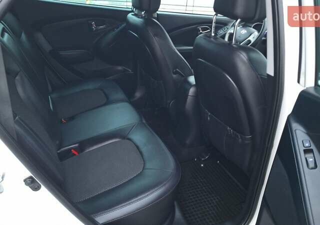 Білий Хендай іх35, об'ємом двигуна 2 л та пробігом 208 тис. км за 13999 $, фото 18 на Automoto.ua