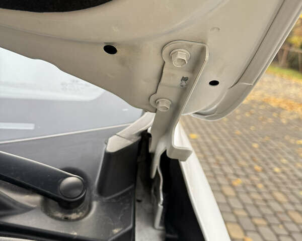 Білий Хендай іх35, об'ємом двигуна 2 л та пробігом 180 тис. км за 16300 $, фото 42 на Automoto.ua