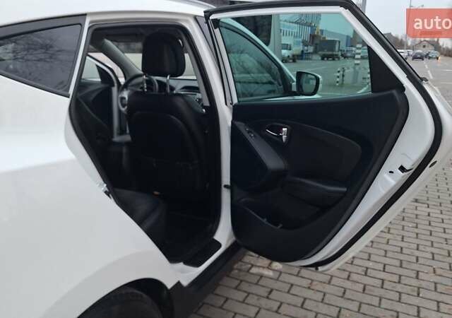 Білий Хендай іх35, об'ємом двигуна 2 л та пробігом 208 тис. км за 13999 $, фото 16 на Automoto.ua